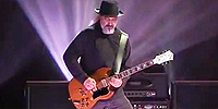 Watch Soundgarden Live From The Artists Den - Video